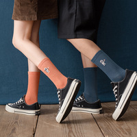Vente en gros de chaussettes en coton personnalisées avec broderie, logo brodé, chaussettes de sport en coton pour hommes