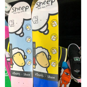 Planche de skateboard professionnelle en bois d'érable canadien, type cruiser fish, avec graphismes de haute qualité, planches pro complètes. - Product Image 2