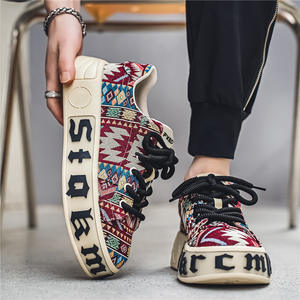 Chaussures pour hommes : Baskets de skate écologiques à semelle épaisse, motif camouflage floral, style tendance, polyvalentes, pour l'extérieur et le streaming en direct - Product Image 1