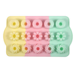 Moule en silicone alimentaire multi-couleurs en forme de dessin animé pour la cuisson, idéal pour les biscuits, mousses, glaces et aliments pour bébés - Kit DIY domestique - Product Image 1