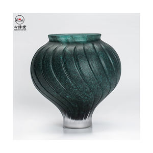 Vaso de Arte em Cristal Feito à Mão com Design Inovador, Decoração Moderna para Centro de Mesa na Sala de Estar ou Mesa de Jantar - Product Image 1