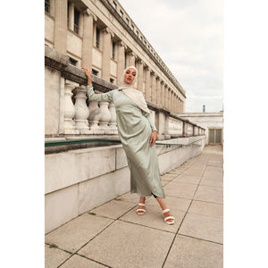 100% das mulheres Poliéster Cetim Vestido Maxi Modest Tripulação Pescoço do Fabricante Muçulmano Adrianna Mint Ruched Império Simples para Eid - Product Image 2