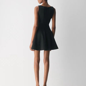 Falda Corta Premium Negra sin Mangas para Mujer, con Cintura Ajustada y Pliegues en Línea A, para Fiestas y Uso Diario - Product Image 5