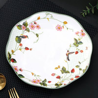 Service de vaisselle en céramique de porcelaine fine (36% de poudre d'os) motif fraise, style moderne et minimaliste, idéal pour la maison, les restaurants et les hôtels.