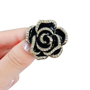 Broche de vêtement haut de gamme pour femme, motif fleur de camélia Hesiod en strass, broche personnalisée entièrement sertie de diamants, broche rose multicouche - Product Image 5