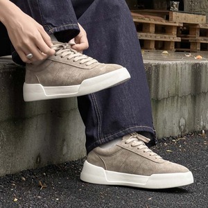 Zapatos casuales de hombre con cordones planos, parte superior de cuero genuino, suela gruesa beige, suela exterior de gamuza sintética, zapatos deportivos. - Product Image 3