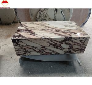 طاولة قهوة فاخرة من رخام كالاكاتا فيولا، قاعدة رخامية بيضاء مع زهور بنفسجية، طاولات مكعبة من الرخام - Product Image 3