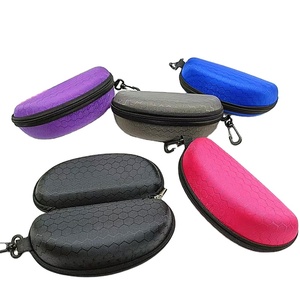 Boîte <span class=keywords><strong>à</strong></span> <span class=keywords><strong>lunettes</strong></span> EVA <span class=keywords><strong>à</strong></span> grille de football en vente directe du fabricant, <span class=keywords><strong>étui</strong></span>s <span class=keywords><strong>à</strong></span> <span class=keywords><strong>lunettes</strong></span> de soleil portables résistants <span class=keywords><strong>à</strong></span> la pression pour hommes et femmes - Product Image 2