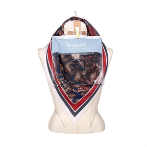 Écharpe triangulaire multifonctionnelle 135x60cm en soie pour femme, accessoire de mode - Product Image 1