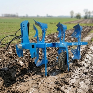 Charrue à trois socs Tough Pioneer, à roulement d'engrenage, à lame traitée thermiquement, montée sur tracteur, pour sols abrasifs - Product Image 1