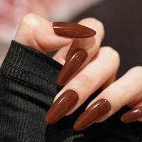 Ongles à presser longs et élégants, couleur moka brun froid, pour soirées et occasions décontractées