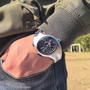Reloj Alien Original - Reloj de Cuarzo Impermeable para Hombre, Estilo Retro Hip-Hop Distorsionado - Product Image 1