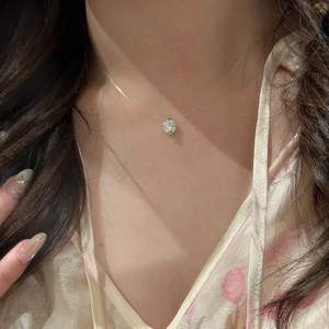 Boucles d'oreilles en argent pur S925, élégantes, légères, de luxe, de qualité supérieure, avec perle violette princesse et diamant rond, avec collier à quatre griffes - Product Image 4