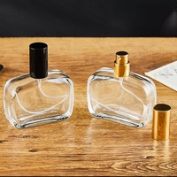 Vente en gros 50ml 1.67oz Bouteille de parfum vide transparente Bouteille d'atomiseur de parfum en verre plat avec bouchon noir argenté doré