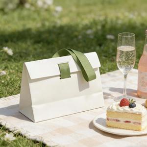 Bolsas de Papel Personalizadas con Logotipo, de Lujo, Modernas, con Corte Especial, Únicas, para Ropa, Perfumes, Accesorios y Regalos - Product Image 6