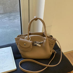 Nuevo bolso de mano de gran capacidad de PU, bolso cruzado de lujo a la moda, bolso tipo cubo de lujo para mujer. - Product Image 3
