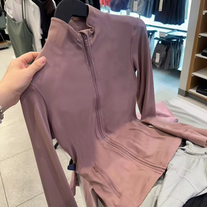 Ensemble de Vêtements de Yoga pour Femmes : Vente en Gros Veste <span class=keywords><strong>Or</strong></span>, Sweat-shirt, Short de Sport, Chaqueta, Soutien-Gorge de Sport et Leggings - Product Image 6