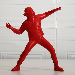 Estatua <span class=keywords><strong>de</strong></span> Resina Hecha a Mano con Diseño <span class=keywords><strong>de</strong></span> Lanzador <span class=keywords><strong>de</strong></span> Flores, Escultura <span class=keywords><strong>de</strong></span> Arte Callejero Estilo Banksy Pintada a Mano, Figura <span class=keywords><strong>de</strong></span> Graffiti <span class=keywords><strong>de</strong></span> 18 cm para Decoración Moderna del Hogar, Regalo - Product Image 4