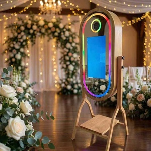 Photomaton à écran tactile le plus vendu pour les mariages et les fêtes. Photomaton miroir magique avec un coffret de transport. - Product Image 3