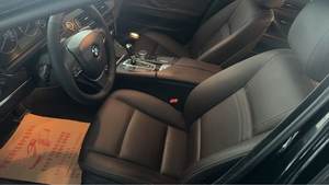 YK MOTORS Voiture à essence Série 5 525Li Ensemble de design de luxe en vente - Product Image 2