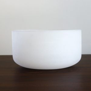 Bol chantant en quartz pur givré de type court ZHQH <span class=keywords><strong>Pinck</strong></span> avec notes de chakra, thérapie sonore et options de couleur personnalisées - Product Image 3