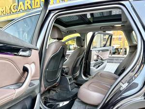 <span class=keywords><strong>BMW</strong></span> X1 SDrive20Li 2022, 1.5T Turbo, Edición Fashion, SUV con Techo Panorámico, Asientos de Cuero con Interior Oscuro, Neumáticos R18, Usado - Product Image 5