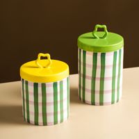 Artistieke gestreepte keramische voorraadpot met fruitdeksel, creatieve porseleinen koffiebonen/thee bewaardoos, bureau snoepvaas, groothandel