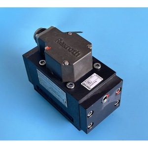 Vanne directionnelle servo Rexroth 4WS2EM10-5X 315 bars 100 L/min commande hydraulique - Product Image 4