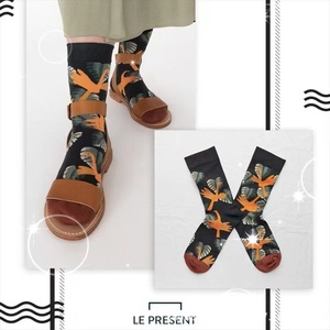 Nouvelles <span class=keywords><strong>chaussettes</strong></span> en coton C10 Bonne Maison, motif peinture à l'huile colorée, mi-hautes - Product Image 6