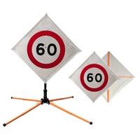 Panneau de signalisation routière en aluminium réfléchissant personnalisé avec flèche pour la signalisation routière de sécurité avec contenu personnalisé