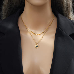 שרשרת כפולה מצופה זהב עם תליון בצורת לב שחור ולבן ושרשרת נירוסטה - Product Image 2