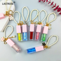 Nouveau design de soins rose dodu à base d'huile pour les lèvres filles fruits liquide brillant à lèvres baume à lèvres huile avec porte-clés