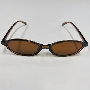 Gafas de Sol Ovaladas Vintage de Material PC con Protección UV400, Certificación CE, Mayor Comodidad y Protección para los Ojos Contra el Reflejo Intenso del Viento y el Agua - Product Image 1