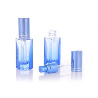 Flacon de parfum en verre transparent bleu et rouge de 6 ml de qualité supérieure - Flacon vaporisateur élégant rechargeable avec marquage à chaud, brume fine, logo personnalisé