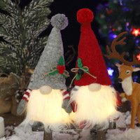 Gnome lumineux à LED avec baies de houx, figurine de table scintillante pour Noël, hiver, décoration de cheminée, cadeau