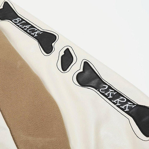 Chaqueta Varsity para Hombre con Diseño de Apliques de Esqueleto, Patrón de Huesos en las Mangas Marrón y Blanco, Estilo Urbano, Ropa de Invierno, Corte Regular - Product Image 5
