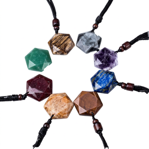 Collier en pierre précieuse naturelle gravée en forme d'hexagramme, pendentif étoile à six branches en cristal, cadeau d'amour, vente en gros - Product Image 1