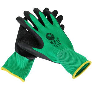 Guantes de Trabajo Helper K139 Verdes de Poliéster y Látex, Antideslizantes, con Diseño de Banda de Rodadura de Tractor, Guantes de Seguridad para la Construcción, Uso General - Product Image 1