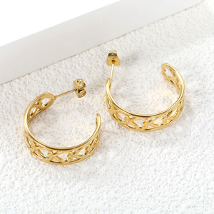 Pendientes de aro en forma de C con parte trasera abierta dorada, diseño de corazón, aleación de zinc, para mujer, joyería de moda para fiestas - Product Image 1