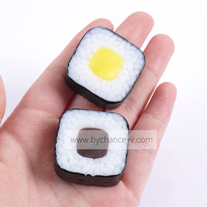 Realistische Nachbildung eines Onigiri-Reisbällchens für Restaurant-Marketing, Social-Media-Anzeigen, Speisekarten-Design und Einzelhandelspräsentation - Product Image 2