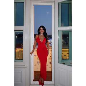 Robe de mariée rouge avec détails élégants en rose, style chemisier élégant - Product Image 5