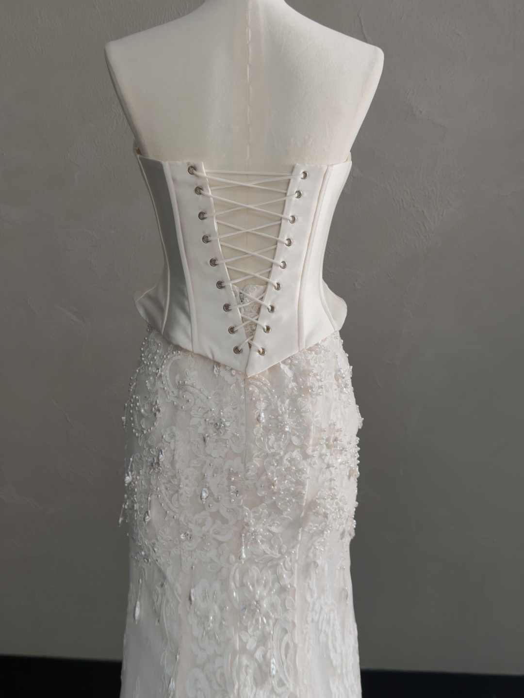 MQW02280 Sleeveless Corset Pearl Beaded Lace Basque Waist Two Piece Wedding Dress| Alibaba.com MQW02280 Sleeveless Corset Pearl Beaded Lace Basque Waist Two Piece Wedding Dress| Alibaba.com