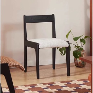 Chaise de salle à manger rembourrée au design moderne et minimaliste pour adultes - Product Image 3
