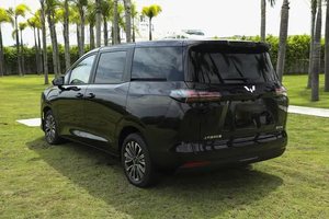 Wuling Xingguang 730, Monovolumen de Lujo a Gasolina, Nuevo Modelo 2026, 5 Puertas, 7 Asientos, Transmisión Automática, Fabricado en China, Aspiración Natural, LED - Product Image 2