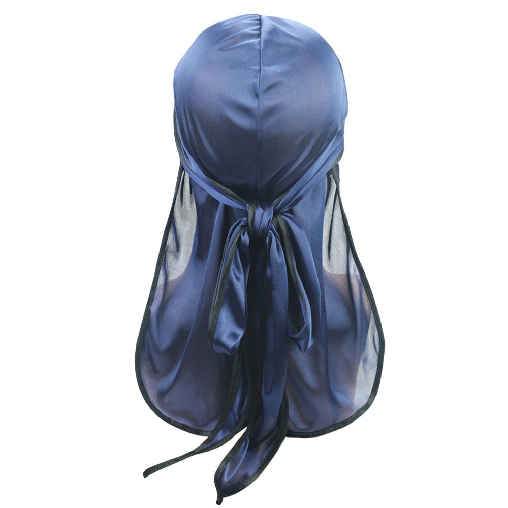 Bleu marine avec bords noirs