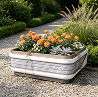 Jardinière carrée moderne en métal thermolaqué à texture marbre pour jardin extérieur et usage en centre commercial