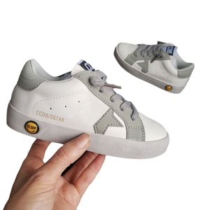 Chaussures d'été décontractées pour enfants pour filles de 2 à 3 ans avec paillettes brillantes et semelle souple <span class=keywords><strong>en</strong></span> <span class=keywords><strong>cuir</strong></span>. - Product Image 4