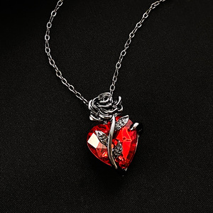 Collar de Cristal con Corazón Rojo Encantado y Rosa Gótica, Amuleto de Amor para el Día de San Valentín - Product Image 4