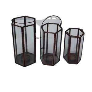 Linterna votiva hexagonal de latón y vidrio de Venta caliente con acabado antiguo portavelas de luz de té decoración del hogar - Product Image 1