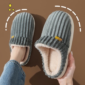 Pantofole Invernali Unisex in Flanella, Antiscivolo, Calde e Pelose, con Tallone Chiuso e Suola Spessa in Cotone, Ideali per il Post-Parto - Product Image 1